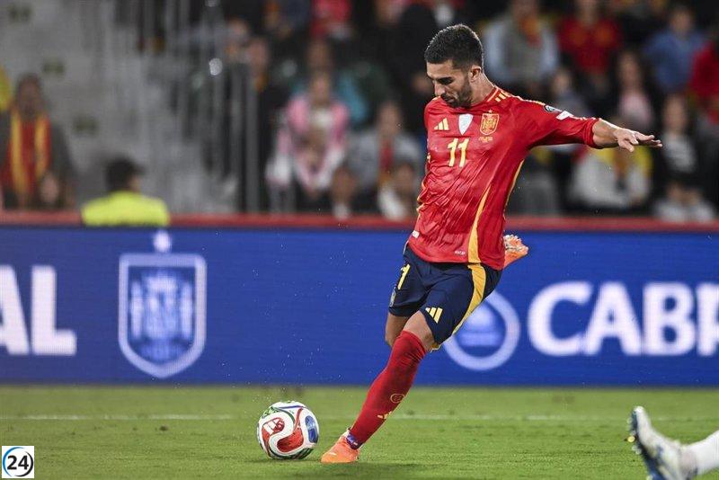 Ferran Torres se retira de la selección española debido a una lesión muscular.