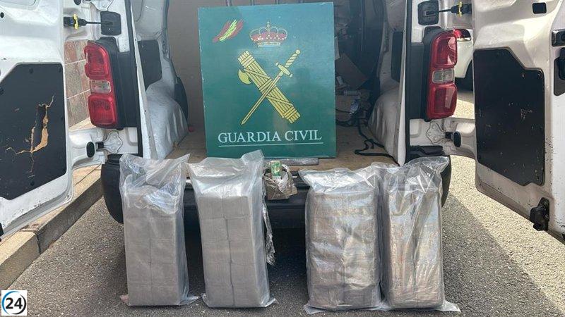 Arrestan a un individuo con 41 kilos de hachís en su furgoneta.