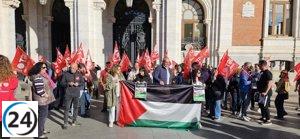En Valladolid, más de cien ciudadanos exigen un cese al fuego definitivo en Gaza.