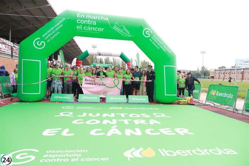 Más de 8.000 personas se unen en Zamora para luchar contra el cáncer en la XVII Carrera 'Mucho x Vivir'.