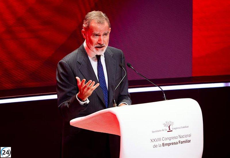 Felipe VI muestra su apoyo al Simplicity, el vehículo ecológico desarrollado por Grupo Antolín.