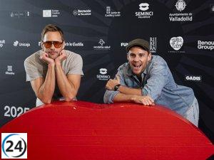 Pillion explora la dinámica de poder y anhelo en su historia con Alexander Skarsgard: 'Cada escena íntima aporta significado'.