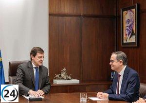 Mañueco se reúne con el CEO de Renault para discutir el futuro de la automoción en España.