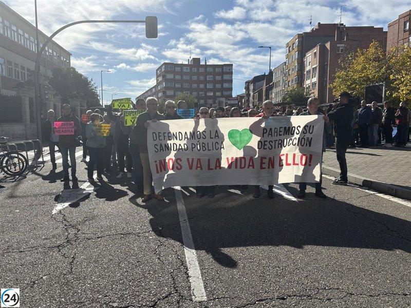 Cientos se movilizan en Valladolid en defensa de la sanidad pública.