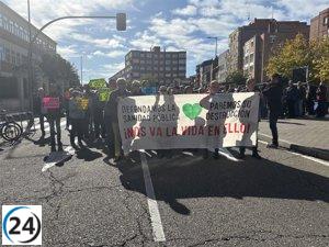 Cientos se movilizan en Valladolid en defensa de la sanidad pública.
