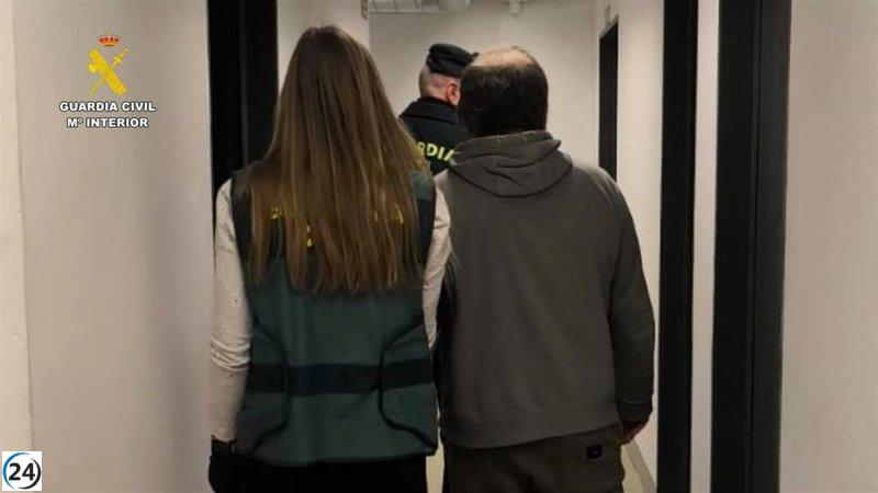 Arrestan en Burgos a un homeless por involucrarse en actividades sexuales virtuales con menores internacionales.