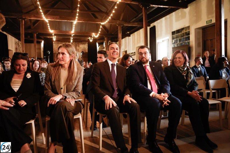 Sánchez impulsa medidas para revitalizar el transporte rural, el sector agrícola y el emprendimiento en la lucha contra la despoblación.