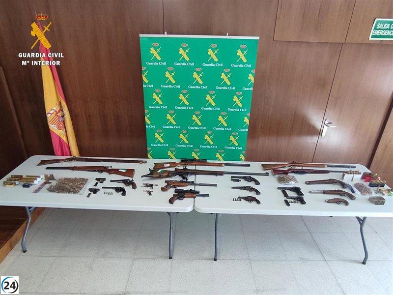 Incautan arsenal de armas y explosivos en Salamanca.