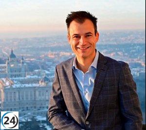 Alberto Gutiérrez, fundador de Civitatis, recibe la primera medalla de honor de la UEMC.