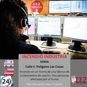 Dos hombres atendidos por inhalación de humo en incendio en fábrica de caucho en Soria.