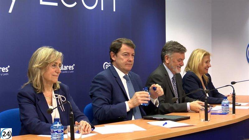 Mañueco presiona a los candidatos del PSOE y acusa a Sánchez de estar detrás de ellos.