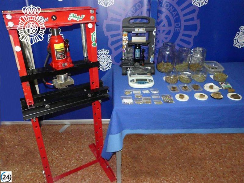 Desalojada sede de asociación pro consumo de drogas.