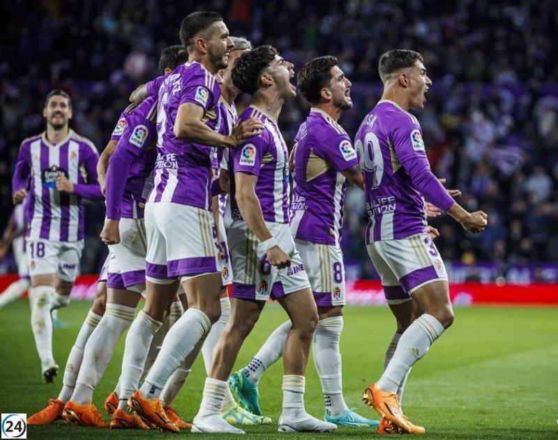 El Barça cae ante el Valladolid en lucha por evitar el descenso.