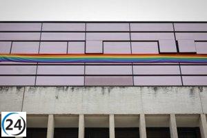 Pollán exige al PSOE acciones legales por la bandera LGTBI