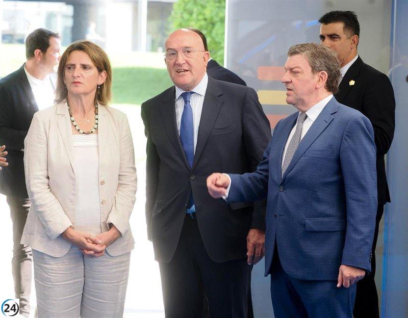 Carnero aboga por una transición organizada hacia el vehículo eléctrico durante la cumbre.