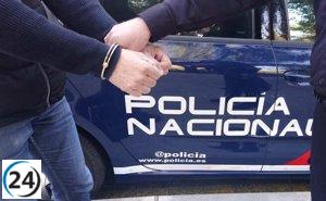 Empleados arrestados por robar 19.000 euros de oficinas.