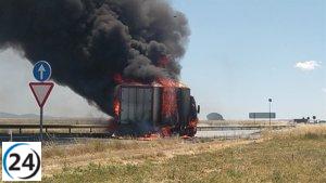 Incendio en camión de la N-403 en Blascosancho (Ávila) por rueda en llamas