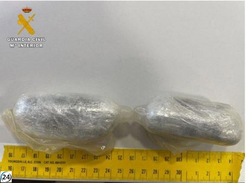 Arrestado por intento de pasar hachís a un recluso en Villanubla, Valladolid, durante visita.