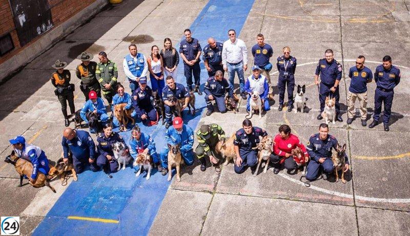 Experto en rescate con perros de CyL forma a equipos de emergencia en Medellín