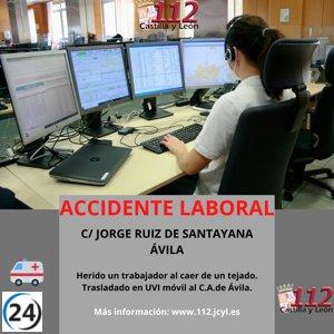 Trabajador resulta herido tras caer desde tejado en Ávila, a unos 15 metros de altura.