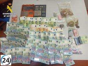 Detenidos por posesión de múltiples drogas, incluyendo ketamina, LSD, mdma, opio y anfetaminas.