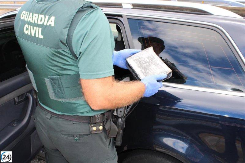 Capturado en Trabadelo (León) con más de un kilogramo de cocaína escondida en su auto.