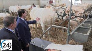 Mañueco elogia la fidelidad de CyL a España y critica la discriminación contra aquellos que no creen en la unidad.