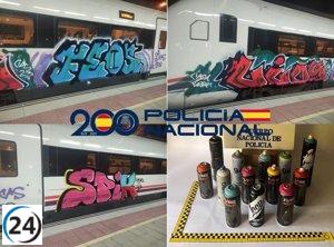 Detenidos en Palencia tres varones, uno menor, por vandalismo en trenes con 27 pintadas.