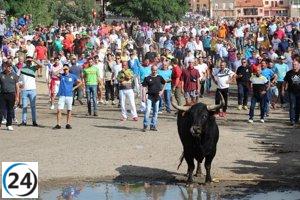 El Toro de la Vega embiste a un joven tras romper una talanquera, dejándolo gravemente herido.