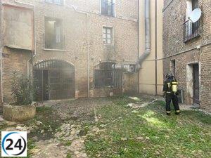 Heroico rescate de Bomberos y Policía Local en un voraz incendio en un establecimiento de la calle del Cid en León.