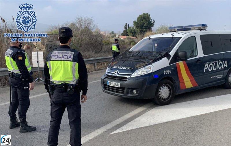 Rine enfrenta juicio por conducir sin licencia y agredir a agentes con una maza