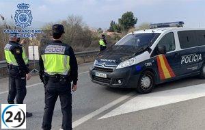 Rine enfrenta juicio por conducir sin licencia y agredir a agentes con una maza