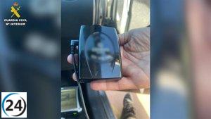 Detenido en León un automovilista equipado con un dispositivo para evadir radares de tráfico.