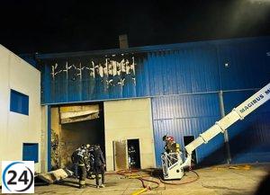 Éxito en el combate de un incendio en fábrica de carrocerías de camiones en Sanchonuño (Segovia)