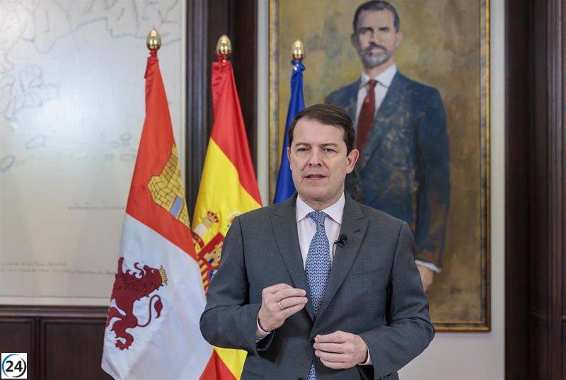 El presidente de la Junta de Castilla y León, Alfonso Fernández Mañueco, anuncia la intención de la región de utilizar los recursos legales disponibles en la defensa de la Constitución y hace un llamado a la sociedad a mantener la unidad y la serenidad.