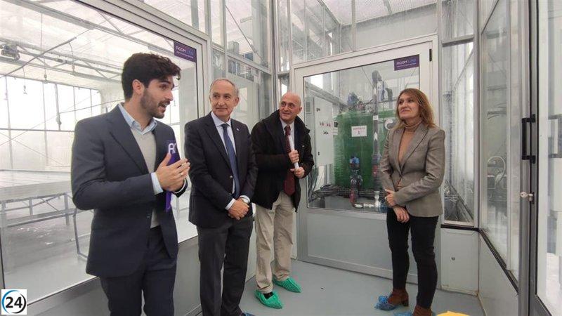 Palencia inaugura el pionero invernadero de seguridad ecológica en Castilla y León.