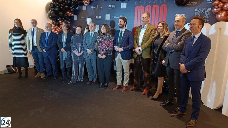 Gallardo resalta la importancia social del sector textil de CyL y promete su apoyo para impulsarlo al máximo.
